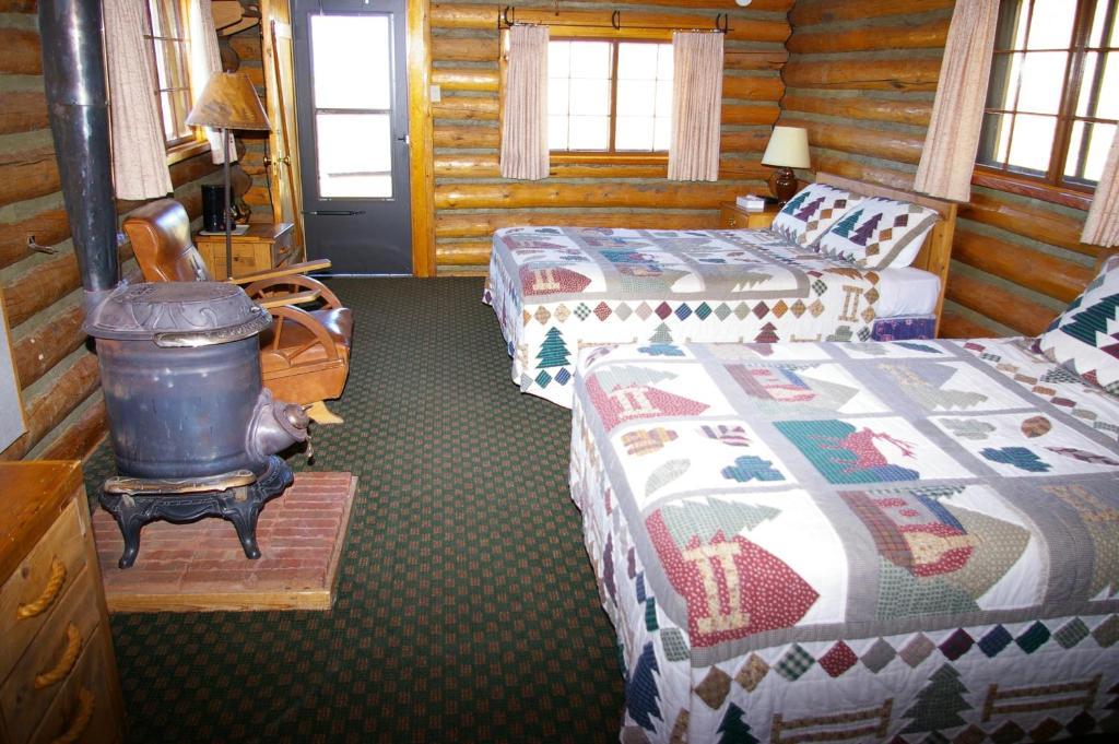 Parade Rest Ranch West Yellowstone Rom bilde